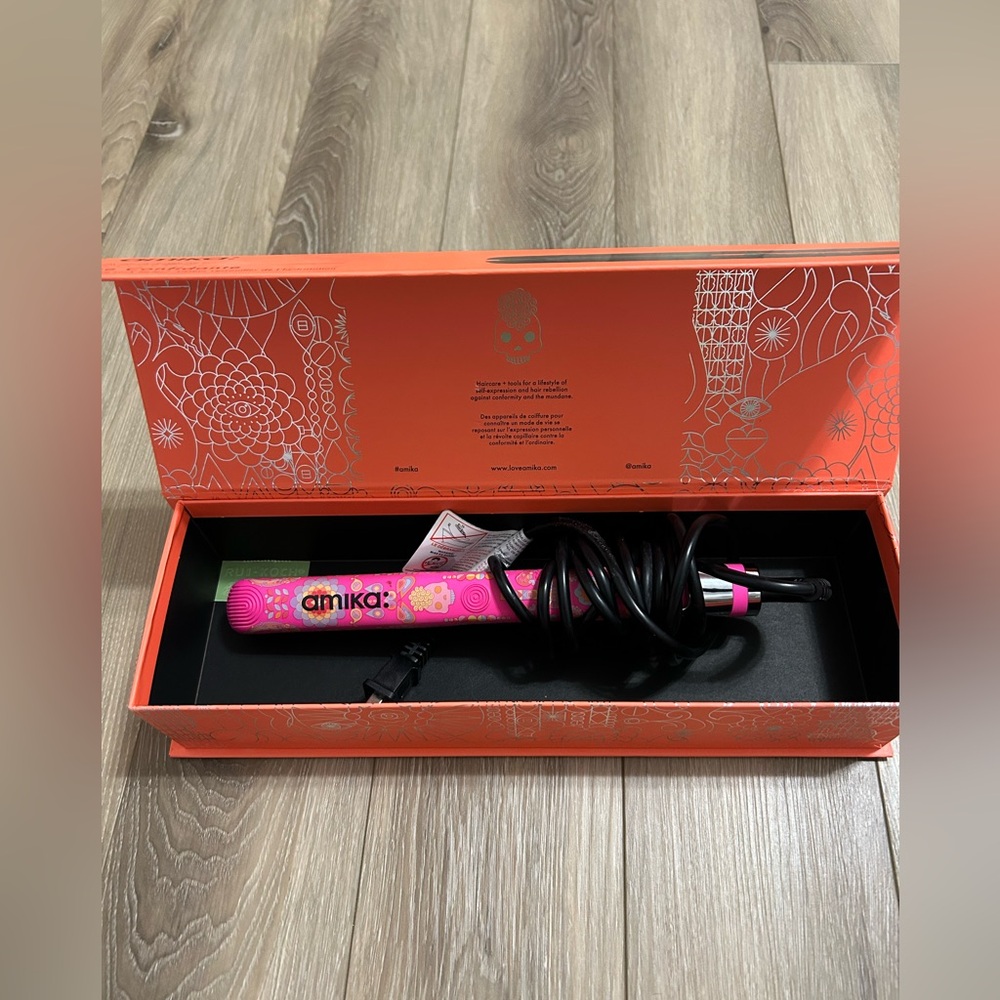 amika straightiner